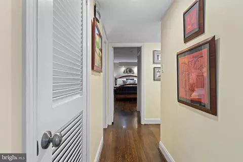 Entry Way - 152 Hunters Ln, Devon, PA 19333 photo 6 of 9