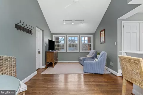 Entry Way - 152 Hunters Ln, Devon, PA 19333 photo 4 of 9