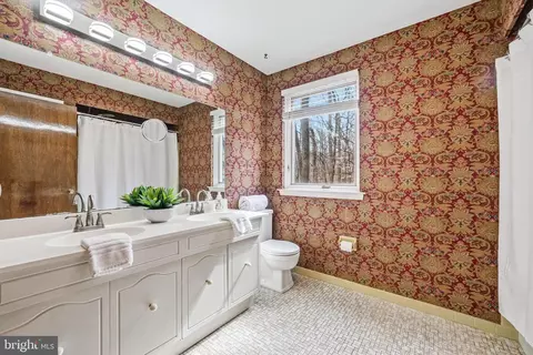 Bath - 634 Twin Bridge Dr, Wayne, PA 19087 photo 1 of 4