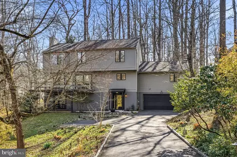 Exterior - 634 Twin Bridge Dr, Wayne, PA 19087 photo 5 of 8