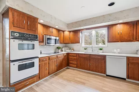 Kitchen - 634 Twin Bridge Dr, Wayne, PA 19087 photo 1 of 3