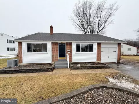 149 Lake Dr, Downingtown, PA 19335