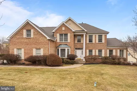 325 Shelbourne Ln, Phoenixville, PA 19460