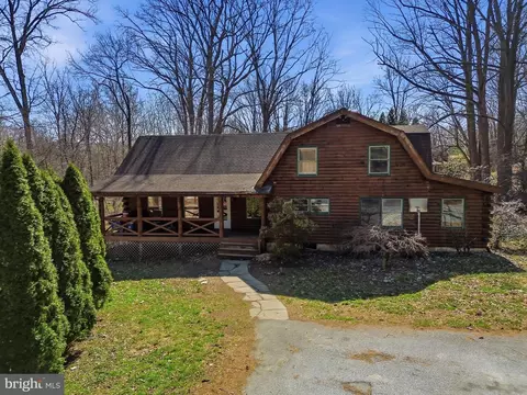24 Grist Mill Ln, West Grove, PA 19390