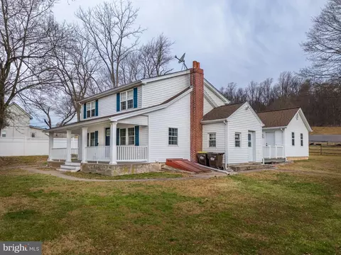 215 Hopewell Rd, Elverson, PA 19520
