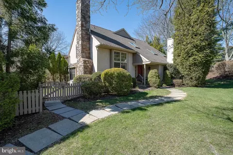 477 Chandlee Dr, Berwyn, PA 19312