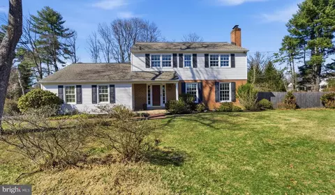 1329 Sugartown Rd, Berwyn, PA 19312