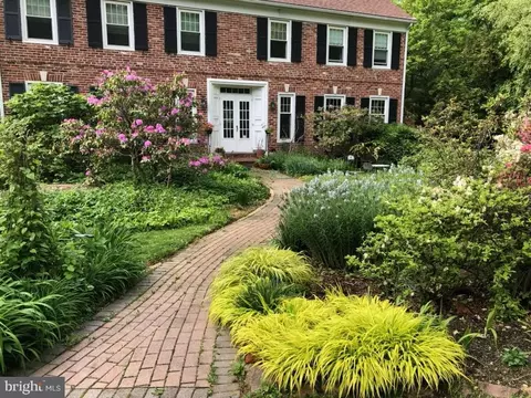 9 Foxchase Rd, Malvern, PA 19355