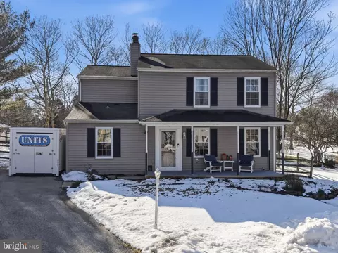 102 Gloucester Ct, Downingtown, PA 19335