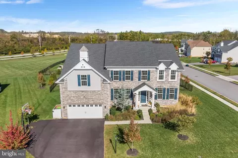 10 Unison Dr, Malvern, PA 19355