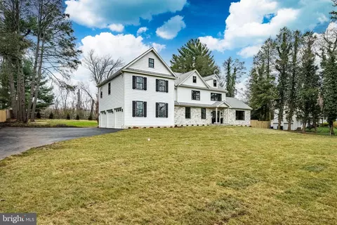 1427 Sugartown Rd, Berwyn, PA 19312