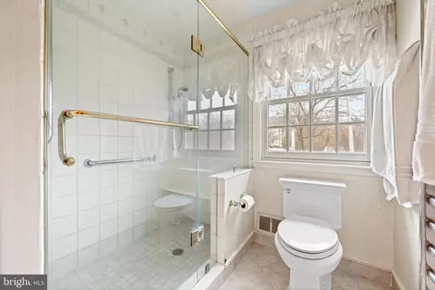 Bath - 714 Gulph, Wayne, PA 19087 photo 2 of 4
