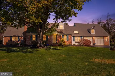 55 Lakeview Dr, Elverson, PA 19520