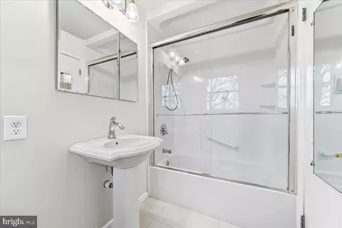 Bath - 720 Brainerd Rd, Exton, PA 19341 photo 1 of 4