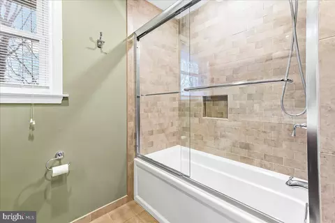 Bath - 720 Brainerd Rd, Exton, PA 19341 photo 3 of 4