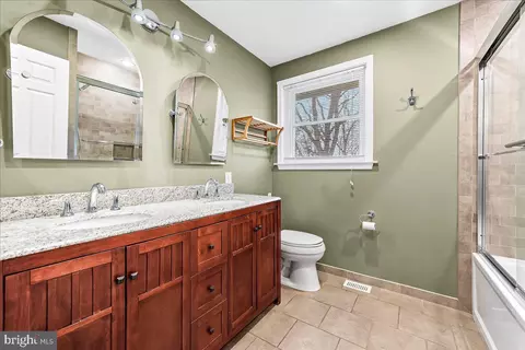 Bath - 720 Brainerd Rd, Exton, PA 19341 photo 2 of 4
