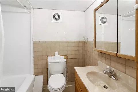 Bath - 966 Upper Gulph Rd, Wayne, PA 19087 photo 1 of 1