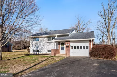 435 Chesterfield Dr, Downingtown, PA 19335