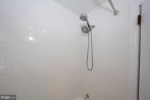 Bath - 128 Homestead Rd, Wayne, PA 19087 photo 2 of 3
