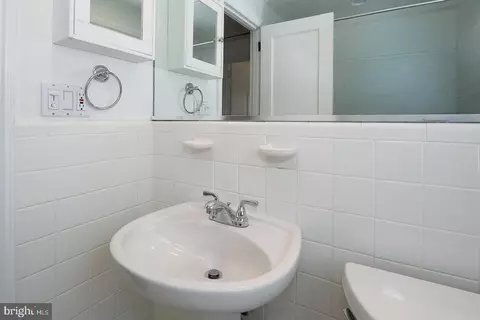Bath - 128 Homestead Rd, Wayne, PA 19087 photo 3 of 3