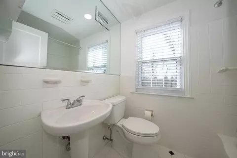 Bath - 128 Homestead Rd, Wayne, PA 19087 photo 1 of 3