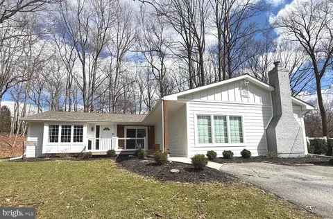 1185 Woodward Dr, West Chester, PA 19380