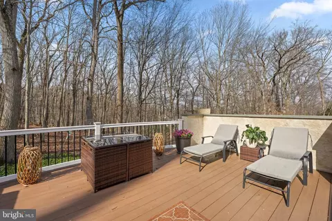 Exterior - 596 Tanglewood Ln, Devon, PA 19333 photo 5 of 5