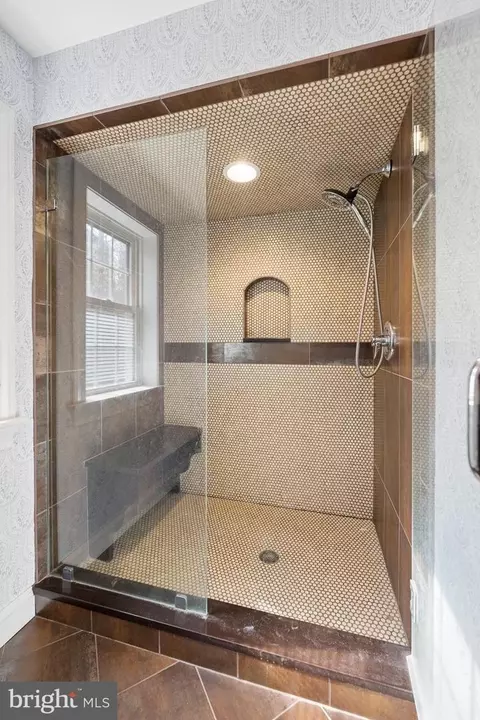 Bath - 596 Tanglewood Ln, Devon, PA 19333 photo 2 of 8