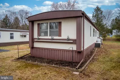 9 Oak Dr, Spring City, PA 19475