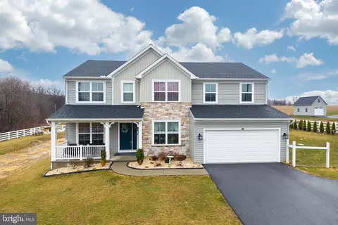 25 S Brick Ln, Elverson, PA 19520