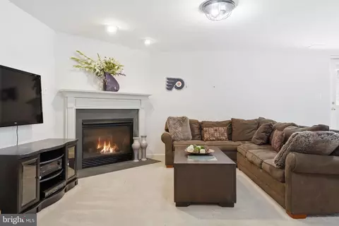 Living - 159 Penns Manor Dr, Kennett Square, PA 19348 photo 3 of 3