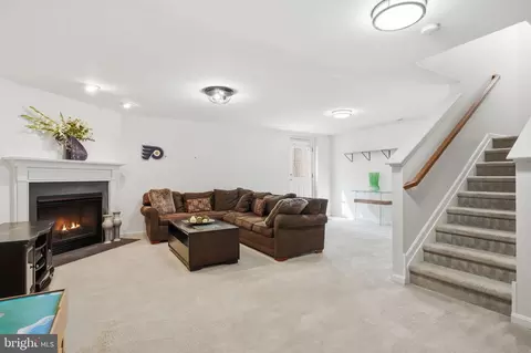 Living - 159 Penns Manor Dr, Kennett Square, PA 19348 photo 2 of 3