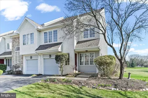 48 Buttonwood Dr, Exton, PA 19341