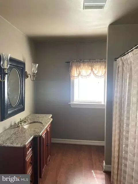 Bath - 256 Line Rd, Kennett Square, PA 19348 photo 1 of 2