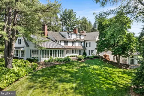 2490 White Horse Rd, Berwyn, PA 19312