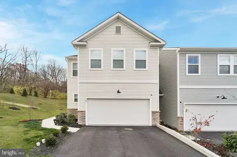 141 Four Leaf Dr, Downingtown, PA 19335