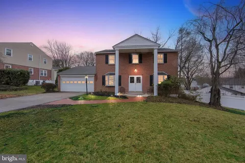 7 Fawn Cir, Malvern, PA 19355