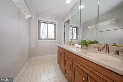 Bath - 524 Pugh Rd, Wayne, PA 19087 photo 1 of 2