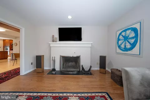 Living - 524 Pugh Rd, Wayne, PA 19087 photo 2 of 2