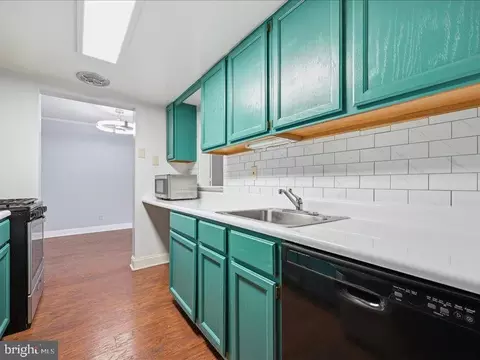 Kitchen - 421 Drummers Ln #421, Wayne, PA 19087 photo 2 of 4