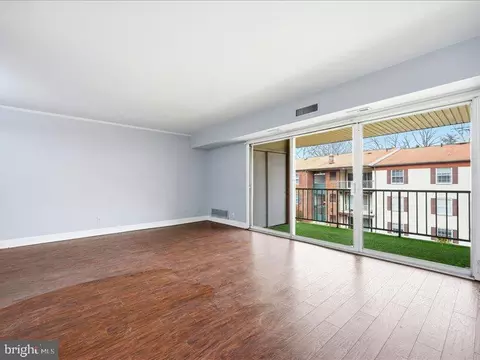 Living - 421 Drummers Ln #421, Wayne, PA 19087 photo 2 of 4