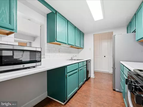 Kitchen - 421 Drummers Ln #421, Wayne, PA 19087 photo 3 of 4