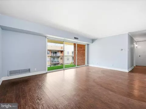 Living - 421 Drummers Ln #421, Wayne, PA 19087 photo 1 of 4