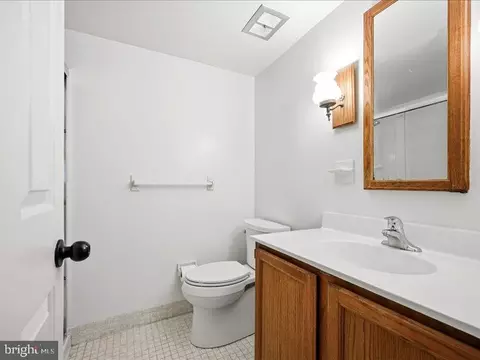 Bath - 421 Drummers Ln #421, Wayne, PA 19087 photo 3 of 4