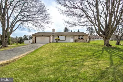 640 Meadow Dr, Honey Brook, PA 19344