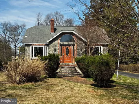 537 Red Fox Ln, Wayne, PA 19087