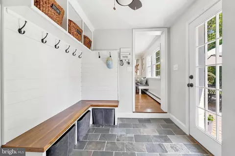 Entry Way - 566 Upper Weadley Rd, Wayne, PA 19087 photo 5 of 6
