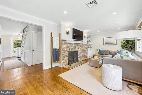 Entry Way - 566 Upper Weadley Rd, Wayne, PA 19087 photo 3 of 6