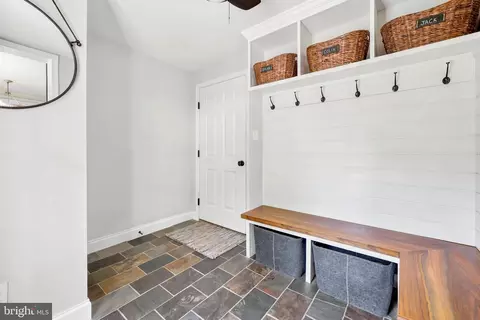 Entry Way - 566 Upper Weadley Rd, Wayne, PA 19087 photo 4 of 6