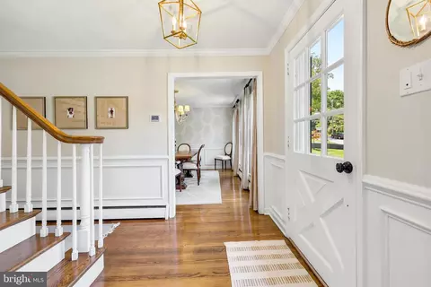 Entry Way - 566 Upper Weadley Rd, Wayne, PA 19087 photo 2 of 6